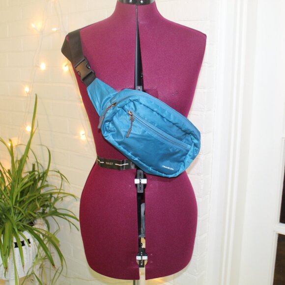 Travelon RFID Crossbody Sling Waist Pack Travel Bag in Teal Unisex Pouch - Picture 1 of 8